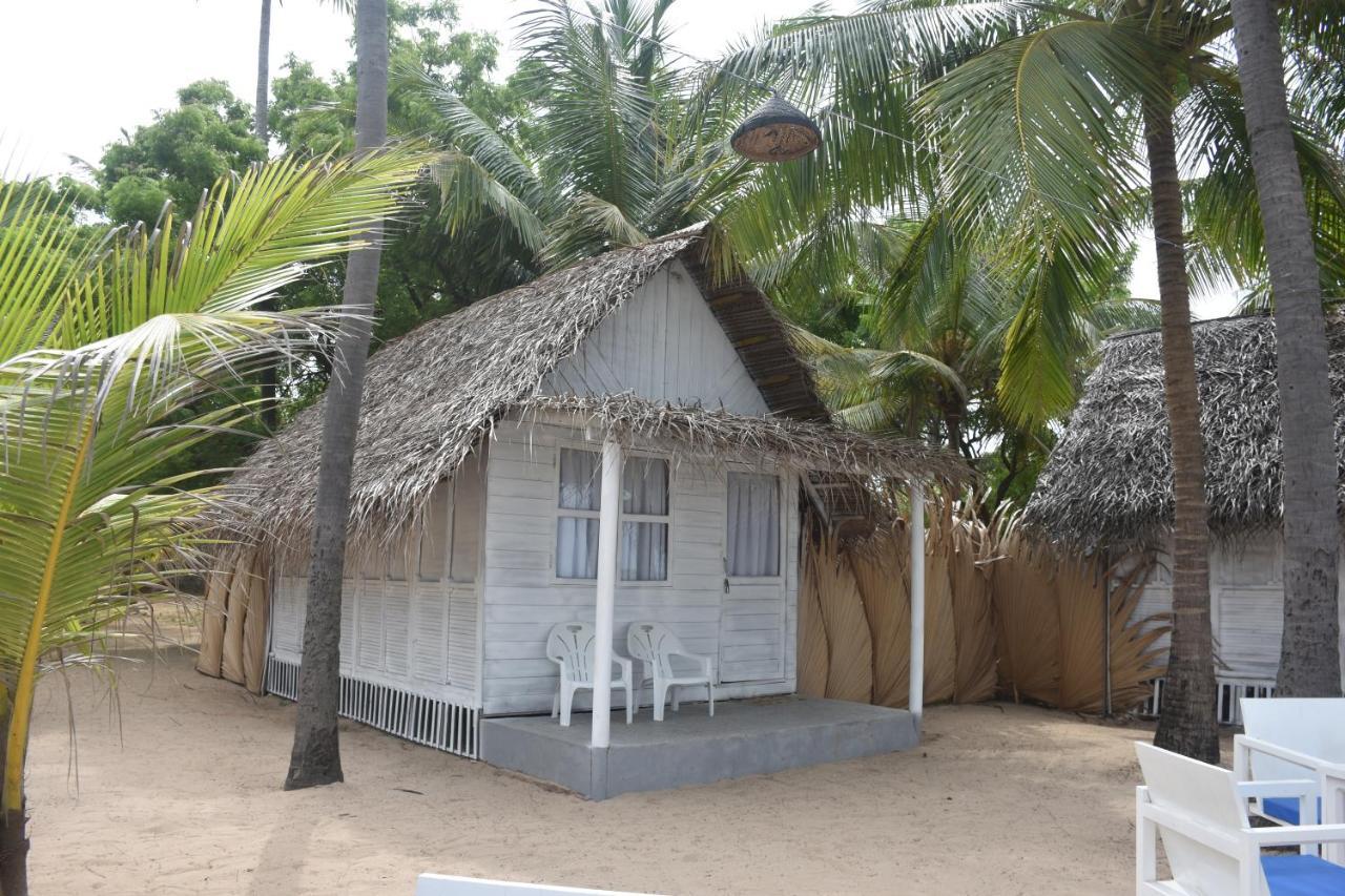 Alfresco Beach Hotel Uppuveli Exterior photo