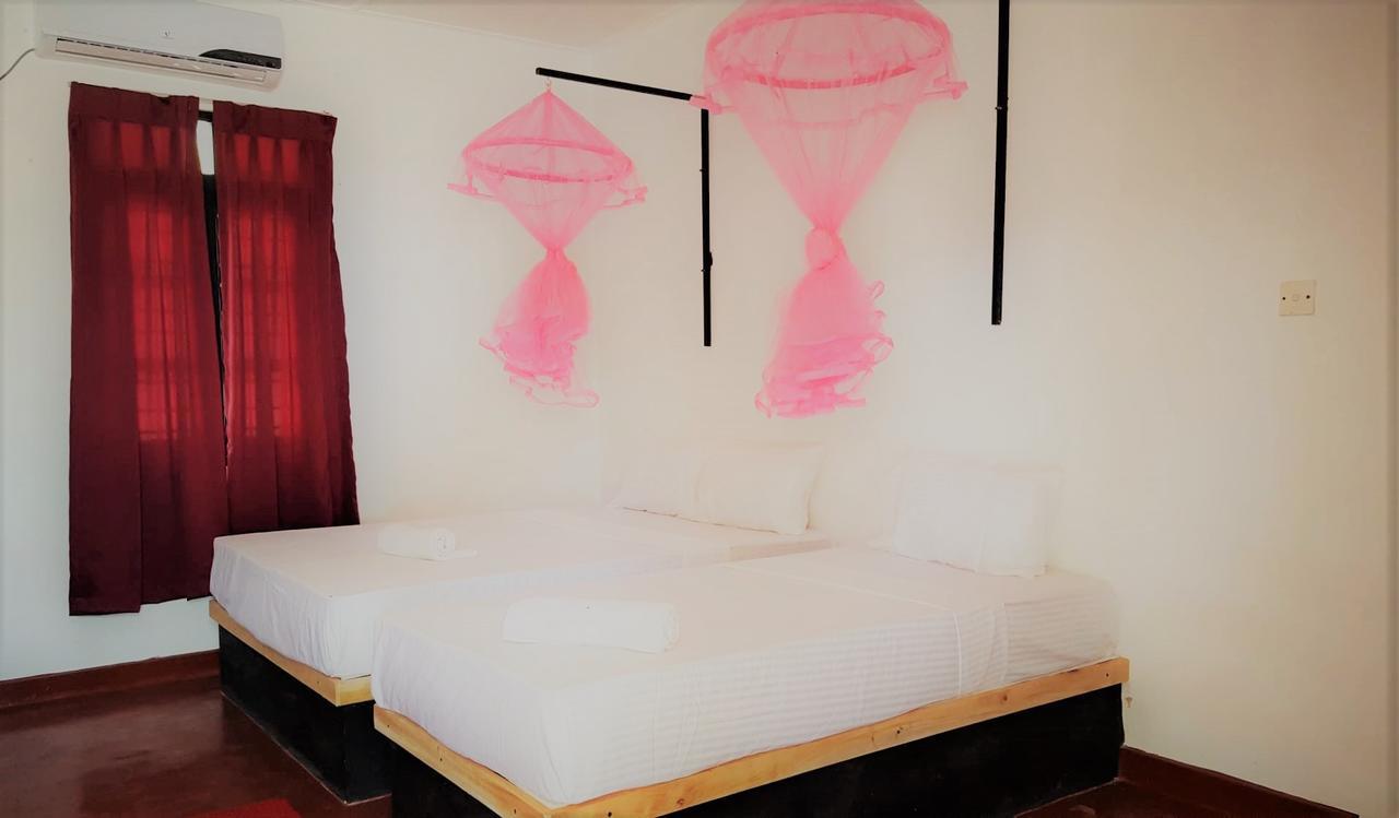 Alfresco Beach Hotel Uppuveli Exterior photo